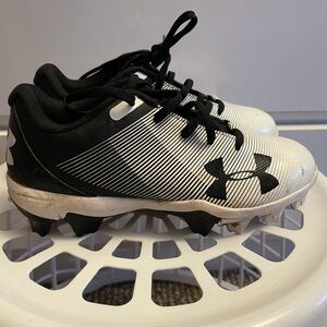 size 12k Under Armour baseball cleats.